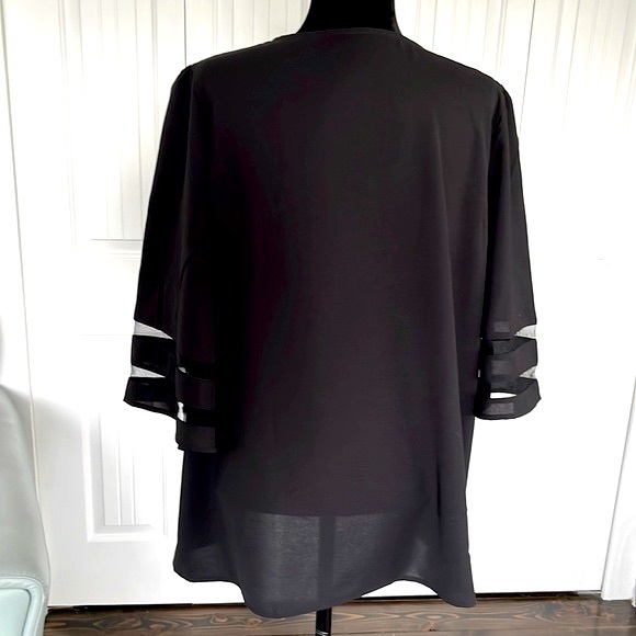 Loose fit, Black top with bell sleeves, sheer panels and buttons. Size 2X - Picture 2 of 9